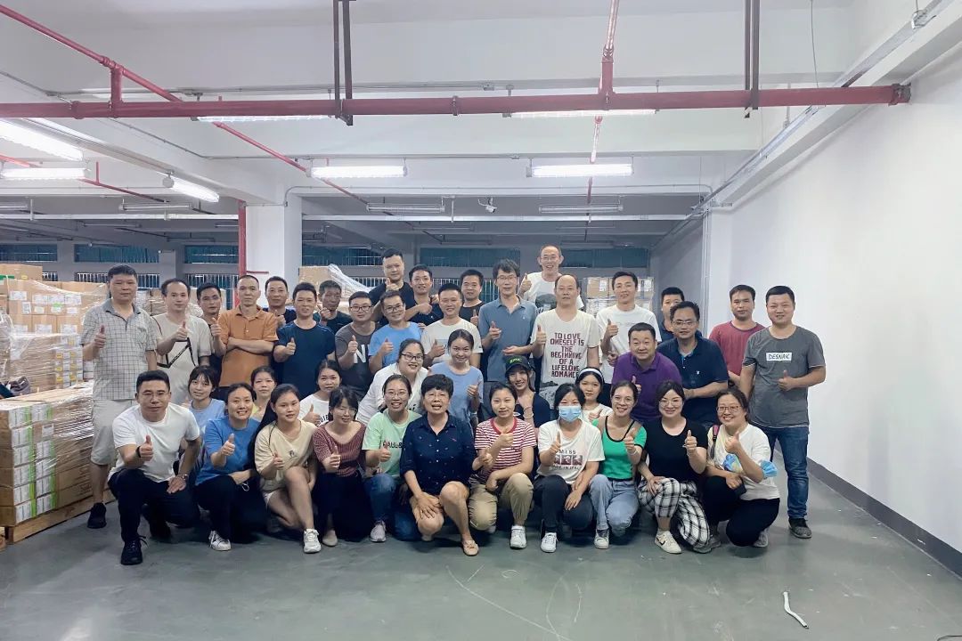 同心聚力 戰(zhàn)高溫酷暑，英唐智控圓滿完成深圳倉搬遷工作